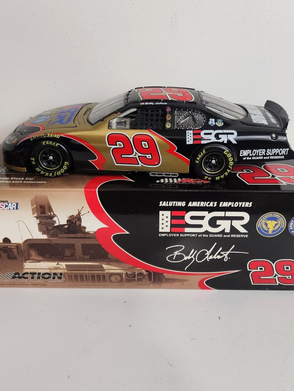 Bobby Labonte ESGR #29 Die-Cast NASCAR Collectible Car 1/24 ARMY RESERVE Monte C